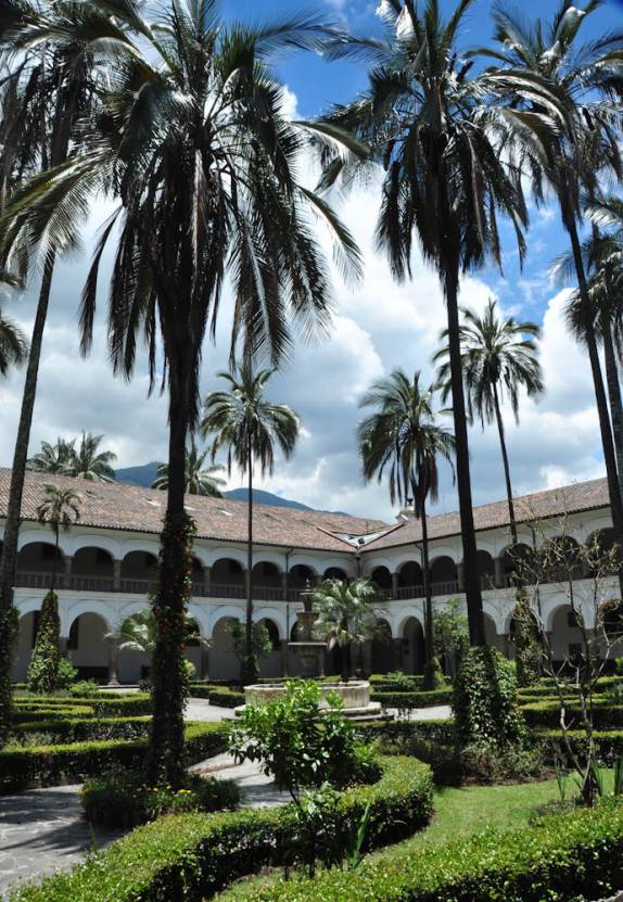 Um dos pátios do monastério de San Francisco, em Quito, no Equador